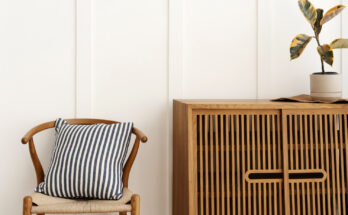 Buffet en chêne ajouré et chaise scandinave